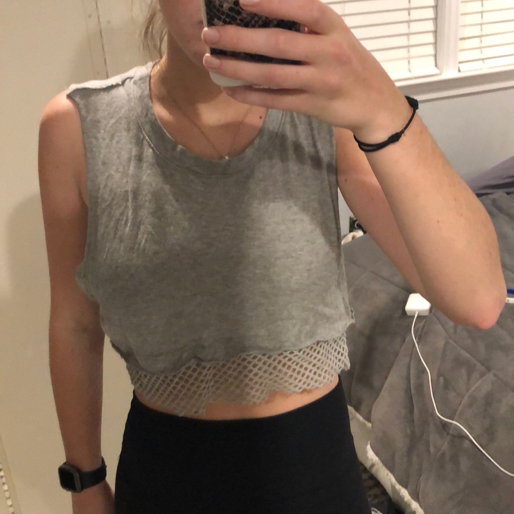 Grey cropped tank top from emma and sam!!